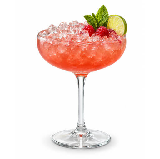 Cóctel con hielo perla Pascompan, frambuesas, lima y hierbabuena.