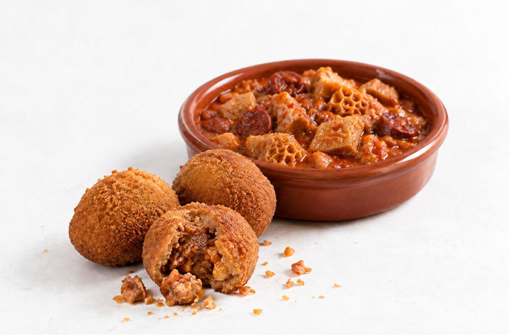 Croquetas artesanas de callos a la asturiana.