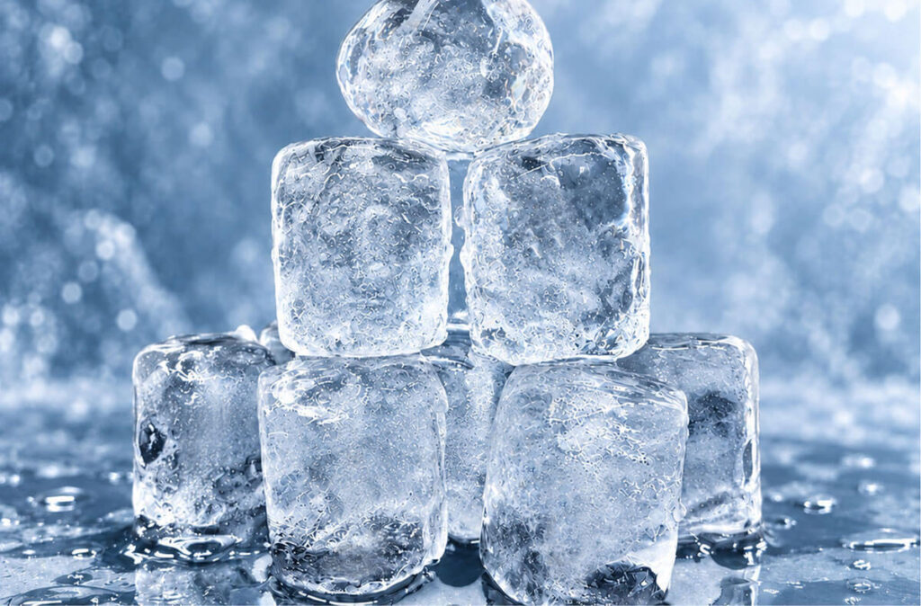 Cubitos de hielo macizo para hostelería y coctelería.