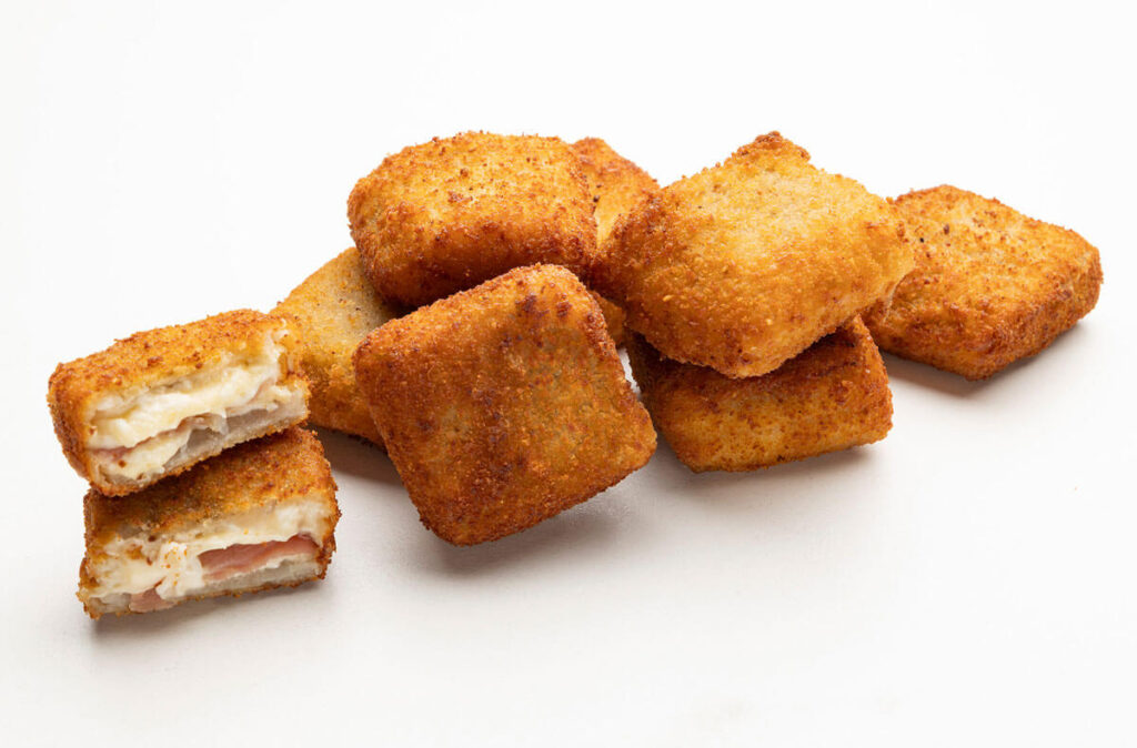 Minicachopos empanados rellenos de jamón y queso