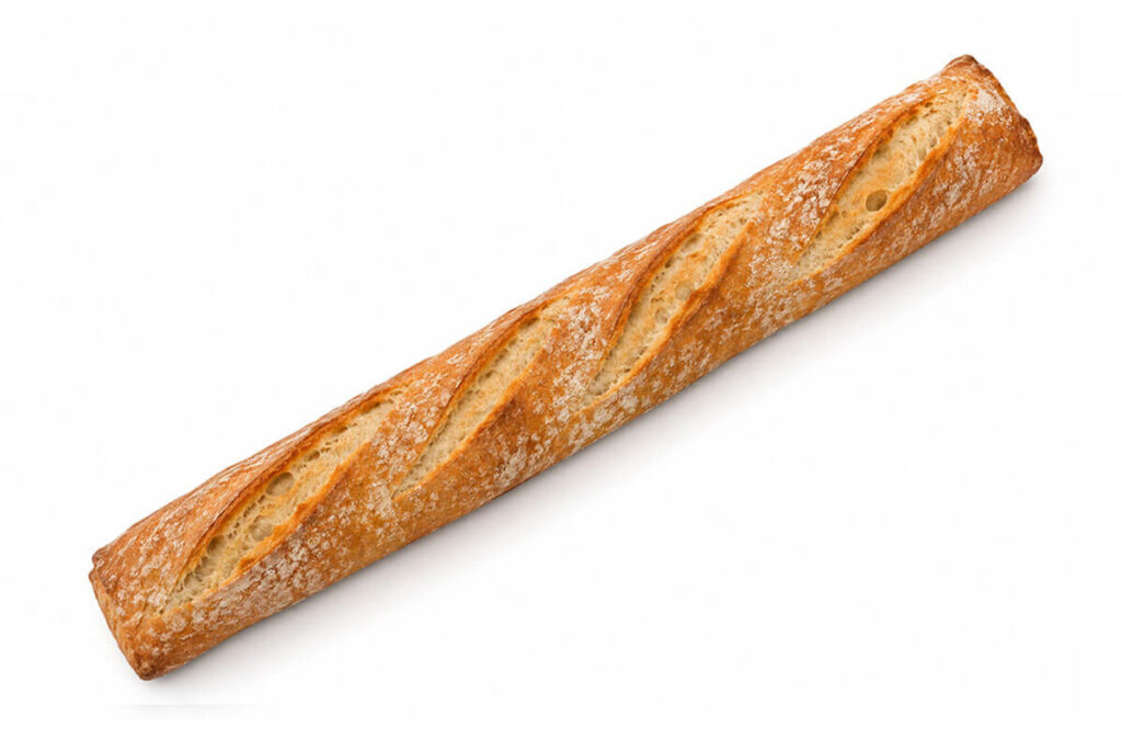Barra artesana de pan con corteza dorada y enharinada.